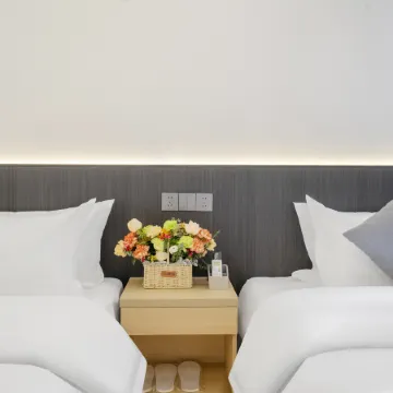 Junze Hotel (Kunming Railway Station Shuangqiao Night Market Style Street Branch)