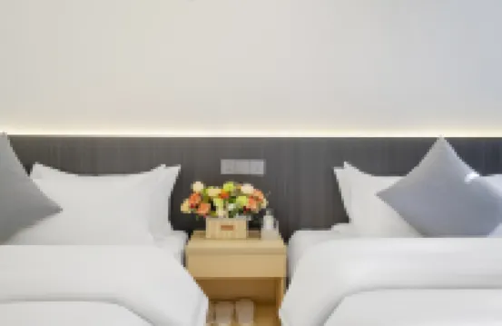 Junze Hotel (Kunming Railway Station Shuangqiao Night Market Style Street Branch)