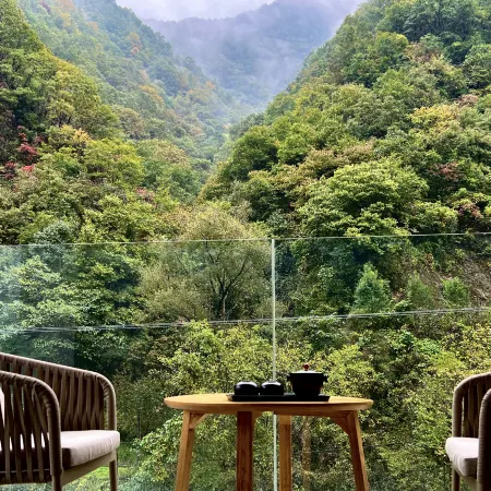 Ice and Snow Mountain Residence Homestay