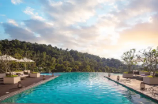 The Golden Crown Hotel Hotels in Ampitiya