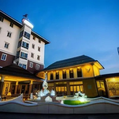 Madina Rayong Hotel Отели рядом с достопримечательностью «Рыбацкая деревня Пакнам»