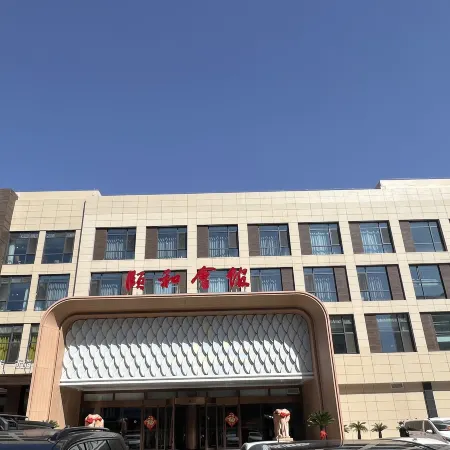 Homeinn Plus Hotel (Cangzhou Municipal Government Qingfeng Building)