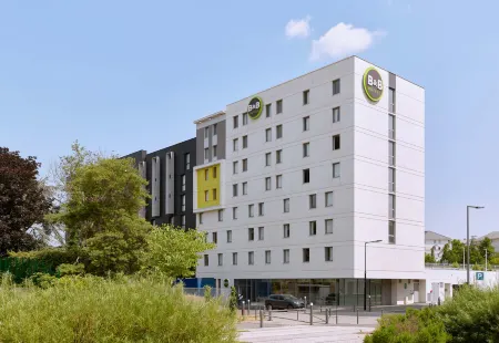 B&B Hotel Paris Créteil Отели рядом с достопримечательностью «Парк Дюпейру»