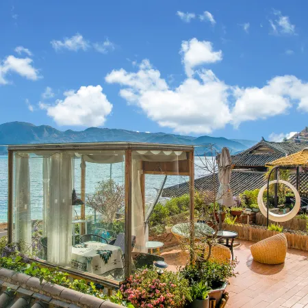 Lugu Lake Cloud - Sea Stacked Courtyard