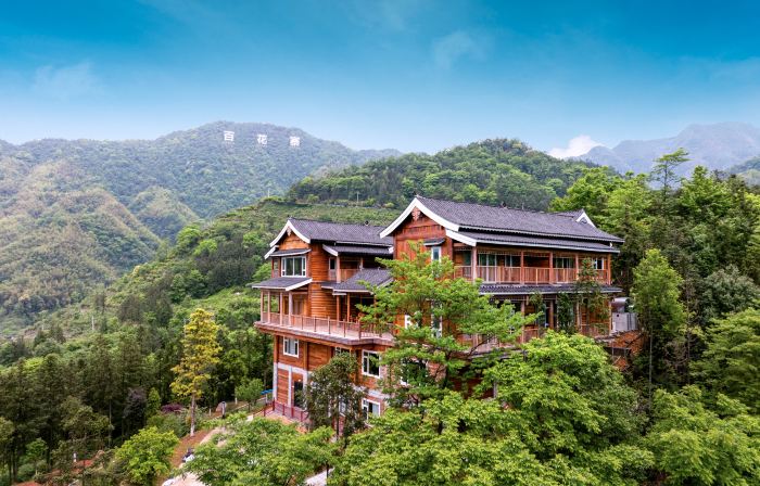 Homestays in Baihuazhai Scenic Area