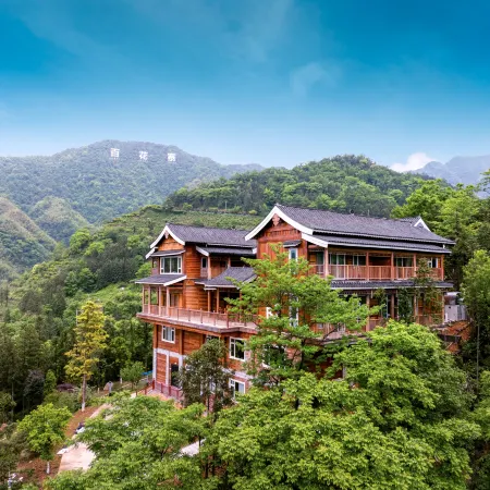 Homestays in Baihuazhai Scenic Area