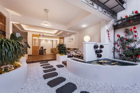 Dali NuanTu Mountain and Water Designer Boutique Hotel