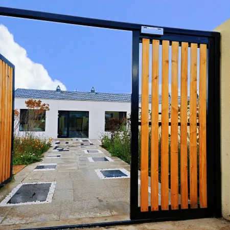 Yunling Guanshan Private Tang Holiday Homestay
