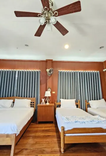 ห้องครอบครัวเตียงใหญ่ วิวรีสอร์ท (Ruen13)