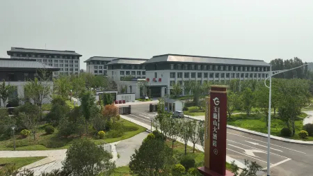 Fei County Yulongshan Grand Hotel