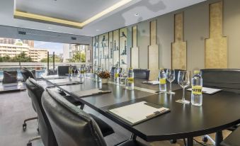 Golden Tulip Mandison Suites