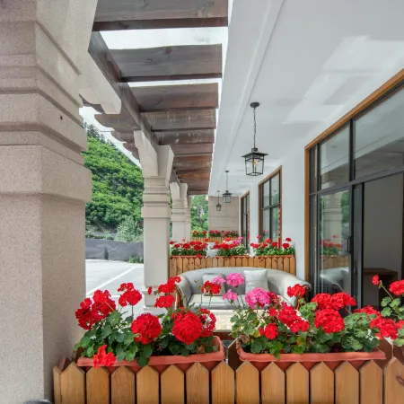 Banshan Yueshe Theme Art Holiday Hotel