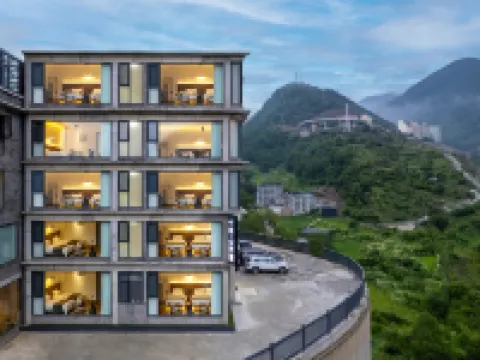 Ten miles of mountains and rivers light luxury B&B (Siguniang Mountain) Hotels in Xiaojin