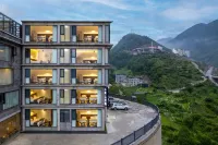 Ten miles of mountains and rivers light luxury B&B (Siguniang Mountain)