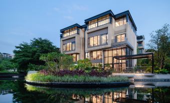 HIDDEN LAKE AFFORDABLE LUXURY HOME