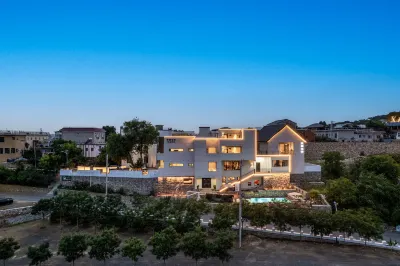 Beiqi Mountain Courtyard · Habitat Scenic Mountain Lodge (Huanshan Lake) Hotels near Guojiagou Sceneic Area