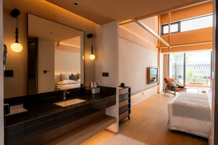 Purple House Koi Pond Courtyard Guesthouse