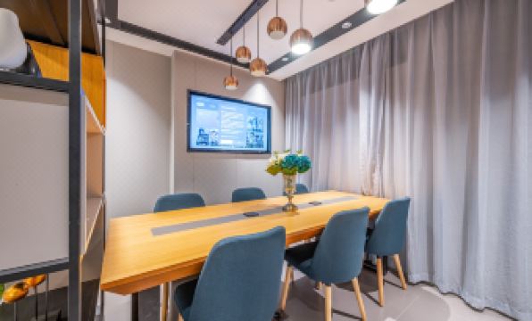 Home Inn Business Hotel (Xizhaosi Street Branch, Guangqumen Inner Subway Station, Beijing)