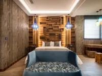 IcolourVilla Motel Hotels near Taichung Wanhe Temple