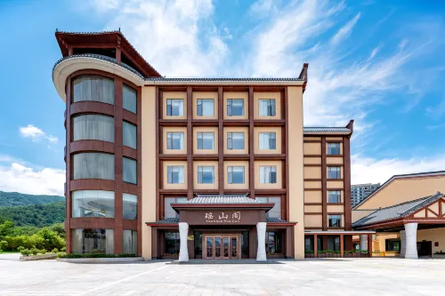 Guangdong Cave Yao Bath Cultural Tourism Resort Hotel