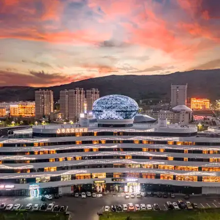 LUXEMON GEM HOTEL Отели рядом с достопримечательностью «Больница 16 в Алтайском районе»