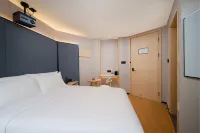 Yunduomei Hotel (Hongdu Avenue Central Revolutionary Base Area History Museum Branch)