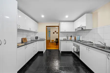 Facilitated 4 BR / ICC&Darling Harbour-8 mins walk Отели рядом с достопримечательностью «Рынок рыбы в Сиднее»