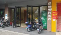 Yaxin E-Sports Hotel (Yulin Jincheng Center)