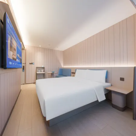 HanTing Hotel (Binhai Wuyue Plaza)