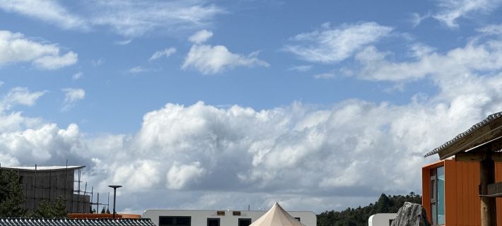 Luyin · Luxury Wilderness Wenquan Camping Hotel โรงแรมในเฟิงตู