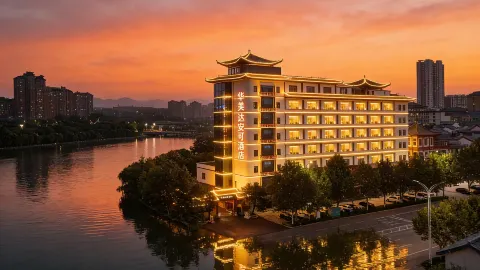 Ramada Encore by Wyndham Linqu Downtown in Linqu