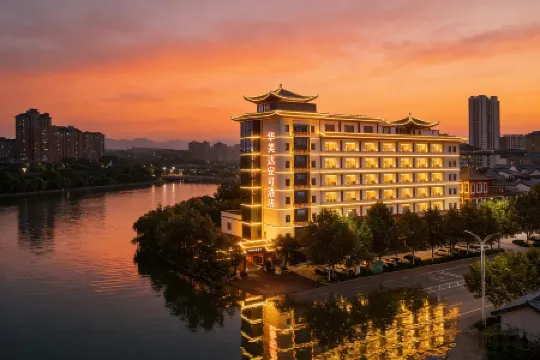 Ramada Encore by Wyndham Linqu Downtown