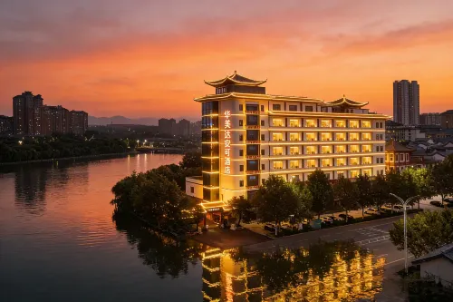 Ramada Encore by Wyndham Linqu Downtown