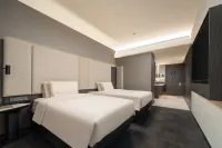 Shenyang Zhongjie Forbidden City Square Cultural Tourism Area Atour Hotel