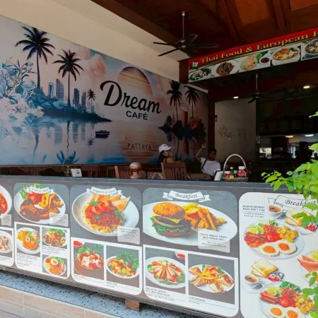 Dream Hotel Pattaya Отели рядом с достопримечательностью «Пирс Бали-Хай»
