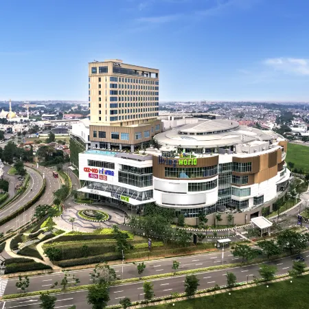ARTOTEL Living World Kota Wisata Отели рядом с достопримечательностью «Торговый центр Cibubur Junction»