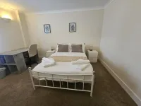 Stylish Whitechapel 1 Bedroom in London Near Elizabeth Line Sleeps 4 - Bathtub