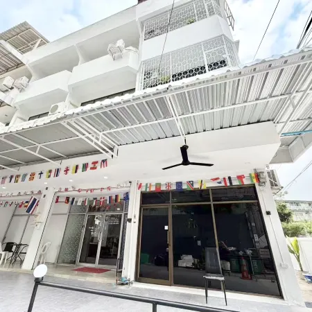 S Hostel sukhumvit 48,Near Phrakanong BTS Отели рядом с достопримечательностью «Станция BTS Он Нут»