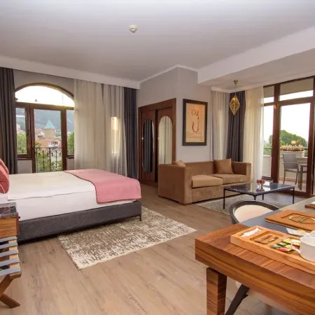 Tiflis Palace Отели рядом с достопримечательностью «Jumah Mosque»