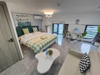 Green Mango Cinema Apartment(Fuzhou South Station Branch) - Condos