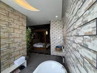 Pingjiang Qihang Theme Hotel