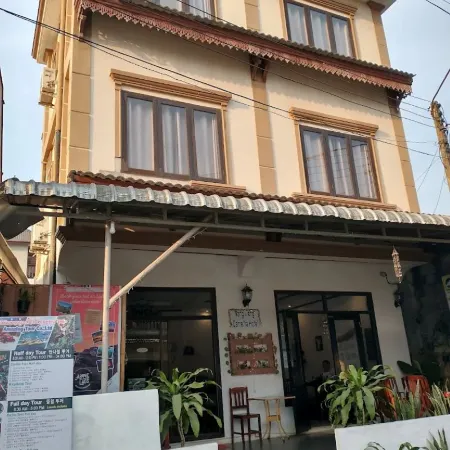 Vang Vieng Camellia Hotel Отели рядом с достопримечательностью «Храм Kang»