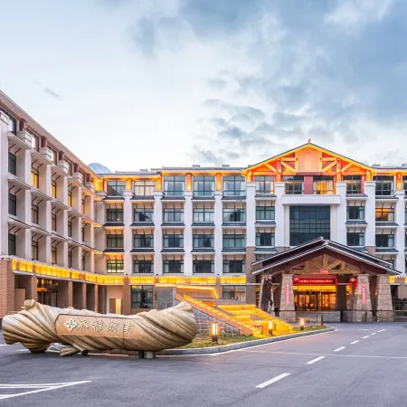 QoMoLangZong Hotel  Kayrung