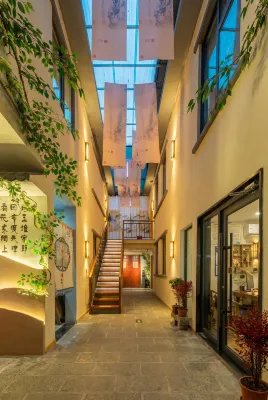 Dongmoshang Guesthouse (Luoyi Ancient City · Lijingmen · Shizi Street Branch)