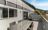 三房皇后鎮公寓・陽台景觀・近市區・元素逸居 酒店