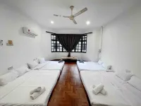 Kempas Bungalow with KTV SwimmingPool by MWH - Pet friendly