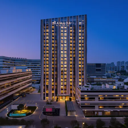 RAMADA Отели в г. Лучжоу
