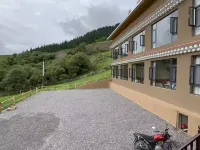 Zhuomu Lariz Homestay Hoteles en Diebu