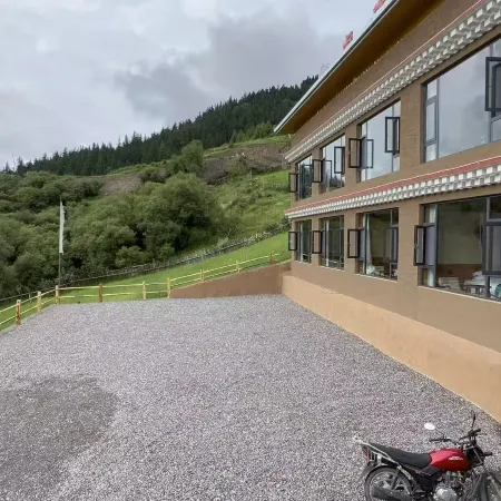 Zhuomu Lariz Homestay