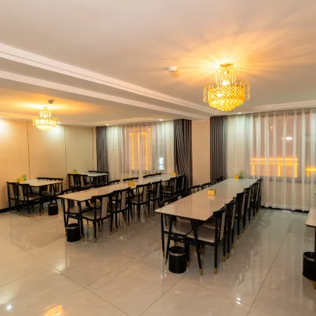 Qilian Shangjing Hotel (Yulin Cultural Square)